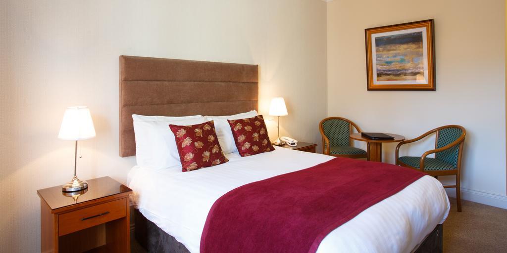 The Clonakilty Hotel ภายนอก รูปภาพ
