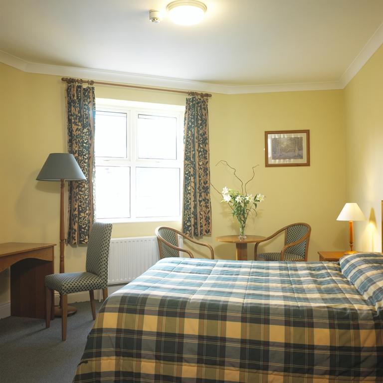 The Clonakilty Hotel ภายนอก รูปภาพ