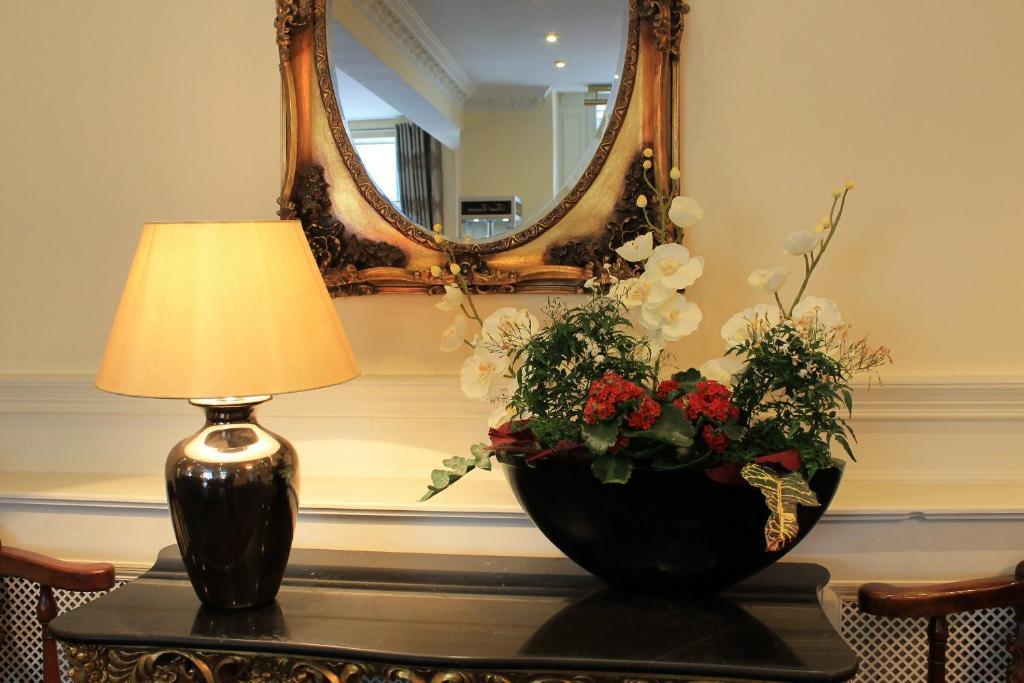 The Clonakilty Hotel ภายนอก รูปภาพ
